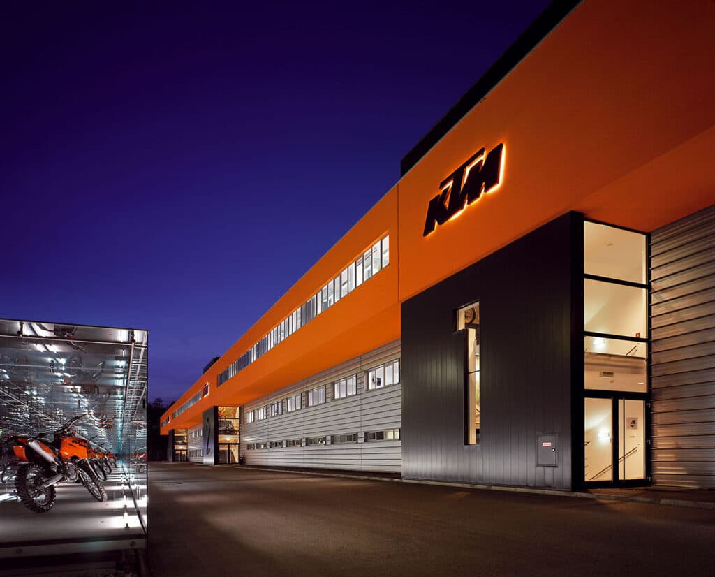 KTM face à une baisse des ventes : La délocalisation comme solution ?