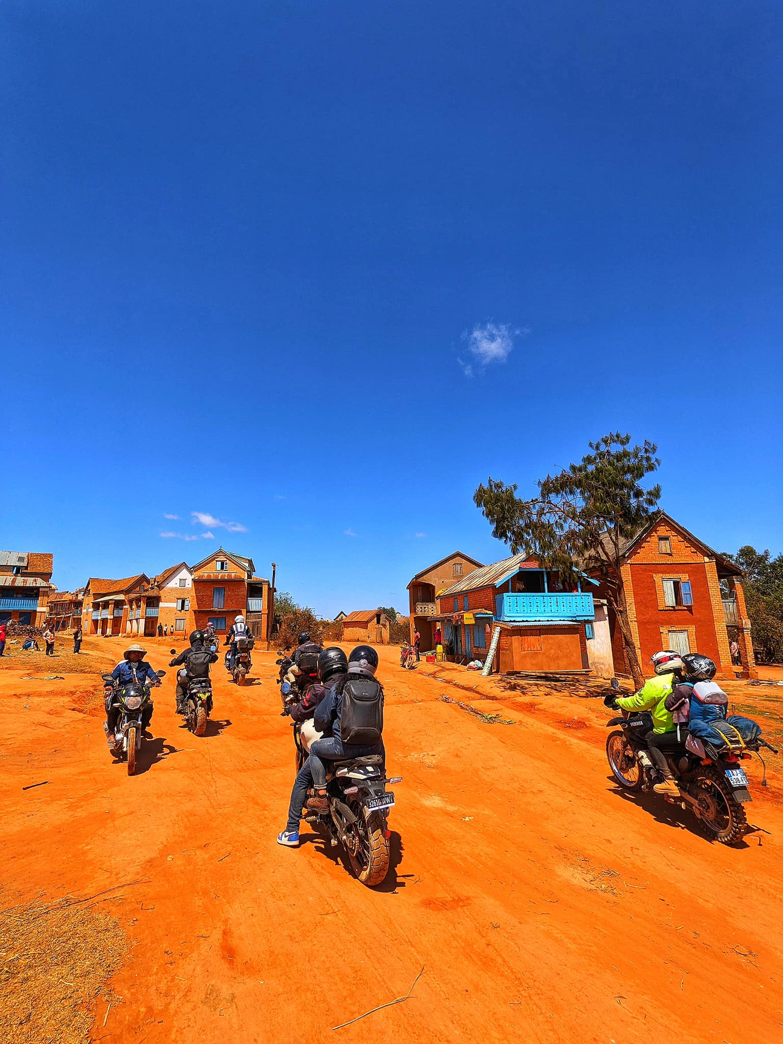 Ride Tsiazompaniry. : Et si on allait sur une presque île à Moto ? 2024