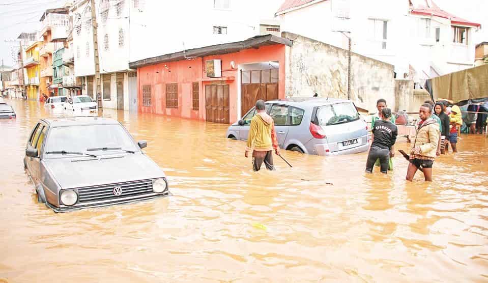 Just Ride Actus/ INTEMPÉRIES – Antananarivo placé sous vigilance rouge fortes pluies : les motards appelés à la plus grande prudence