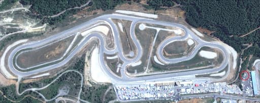 Drame au Pôle Mécanique d’Alès : un motard perd la vie après une violente sortie de route