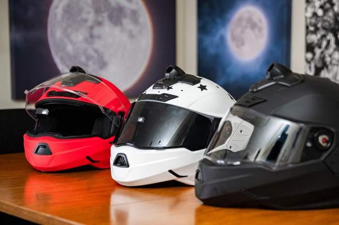 Un casque de moto révolutionnaire qui élimine les angles morts