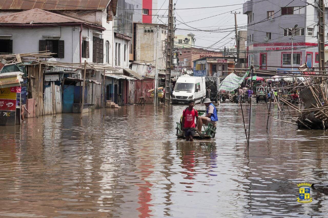 Just Ride Environnement : Retour des fortes pluies en intersaison : vigilance accrue sur les routes, notamment pour les motards