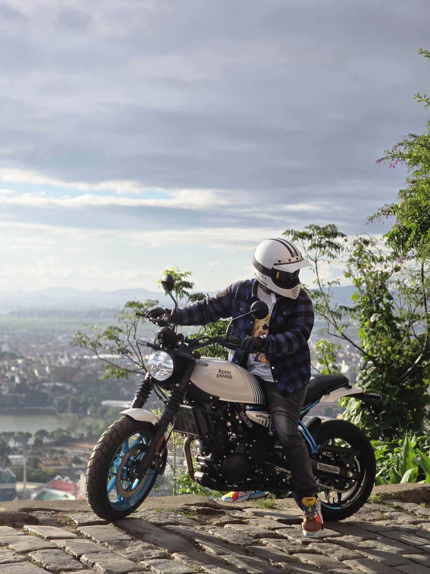 Just Ride Test Ride / Royal Enfield Guerilla 450 : entre style urbain et ambitions baroudeuses