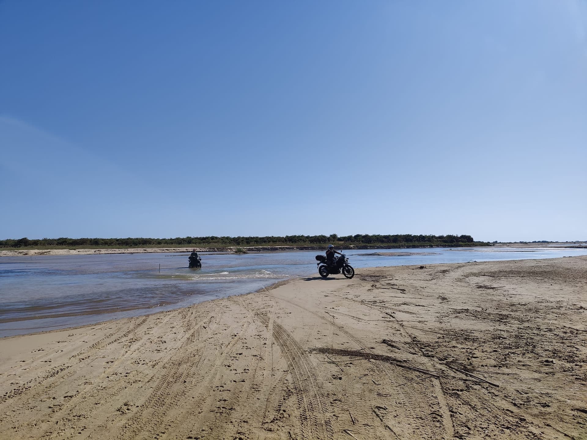 Just Ride Road Trip / Le Fleuve Mangoky : trésor sauvage du sud-ouest de Madagascar