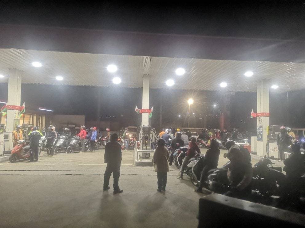 Just Ride Actualité / Baisse du carburant à la pompe, mais les motards restent sur le qui-vive face aux ruptures de stock