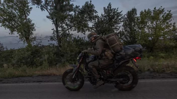 Motos de guerre : la stratégie mobile qui bouscule le front ukrainien