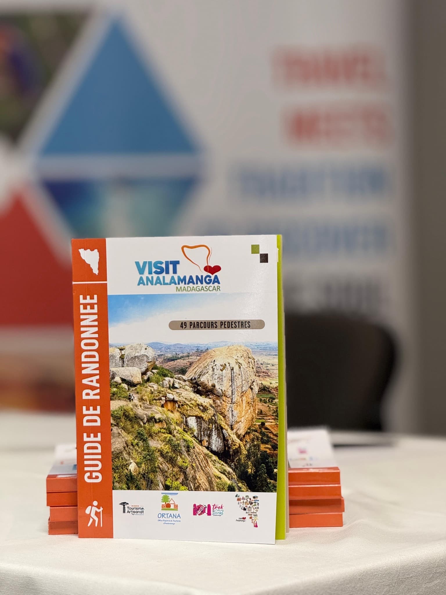 Just Ride Tourisme/ "Visit Analamanga" : premier guide de randonnée à Madagascar