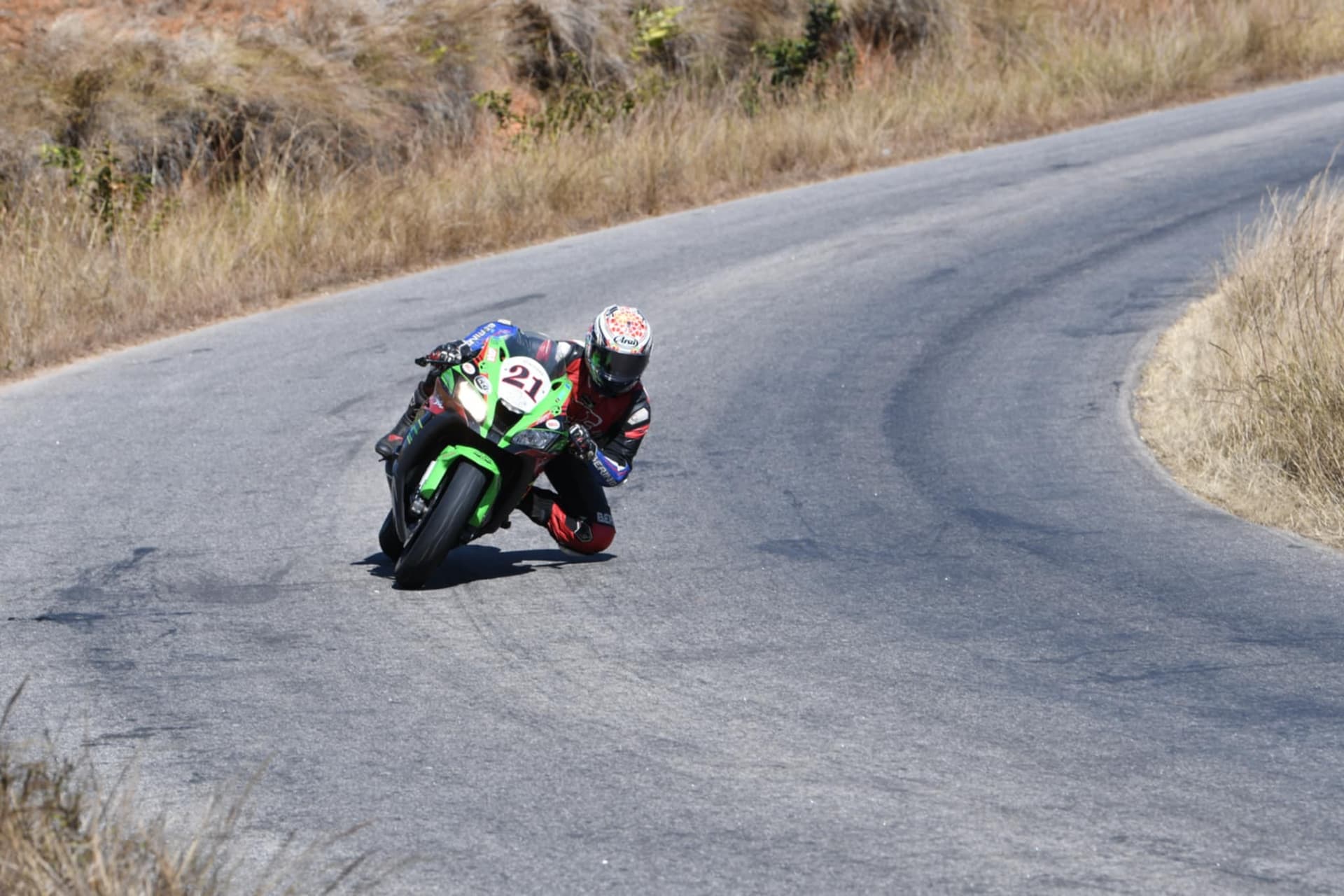 Rouler à moto muscle le cerveau