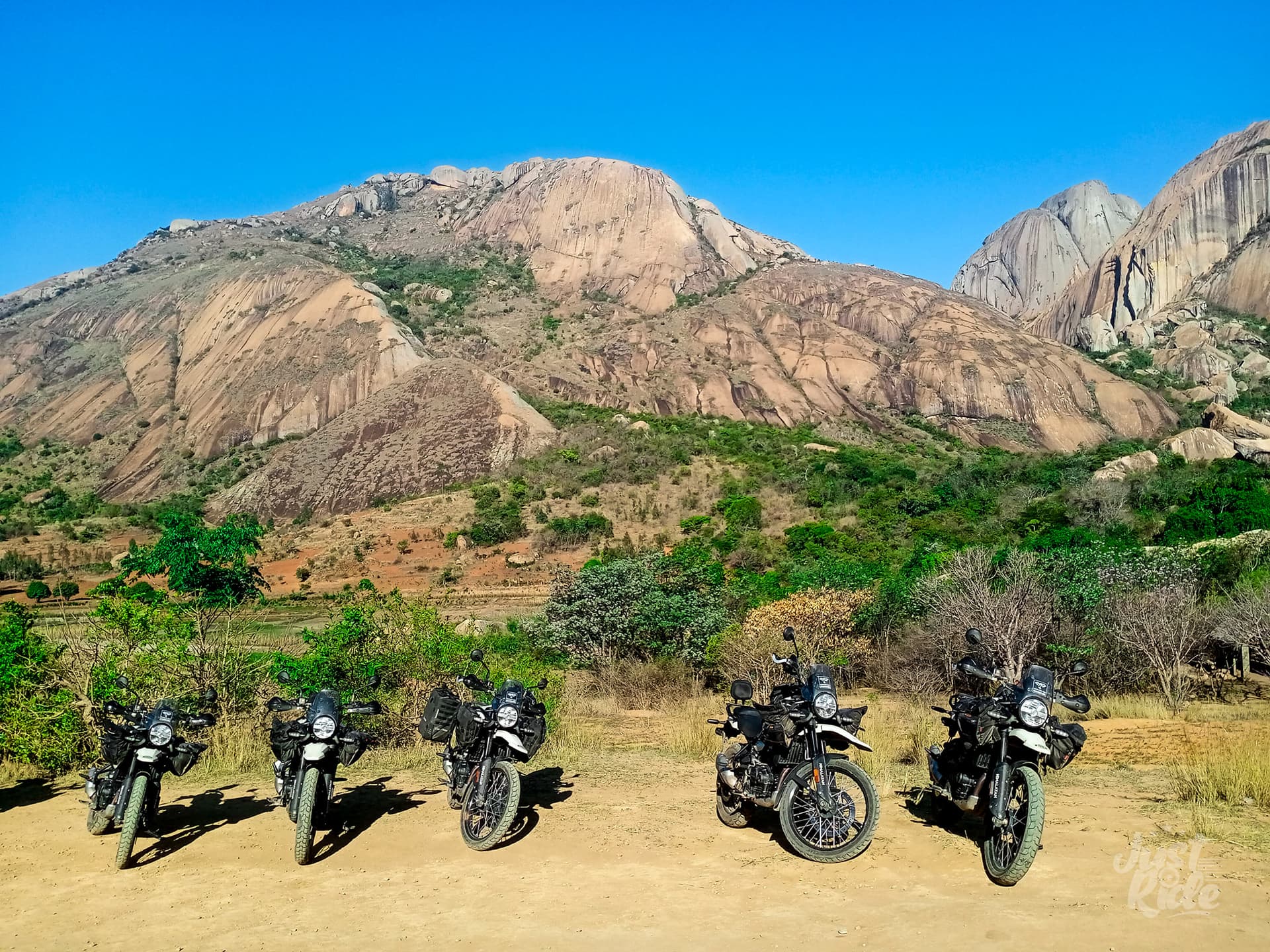Just Ride Road Trip / Madagascar : les routes infinies d’une île indomptable