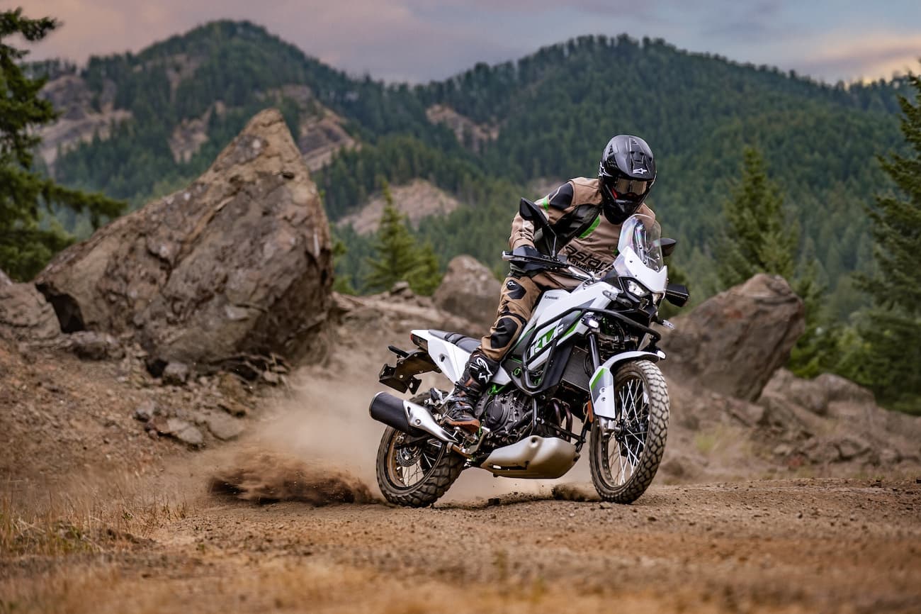 Kawasaki KLE500 : le nouveau mid-size qui allie route et tout-terrain