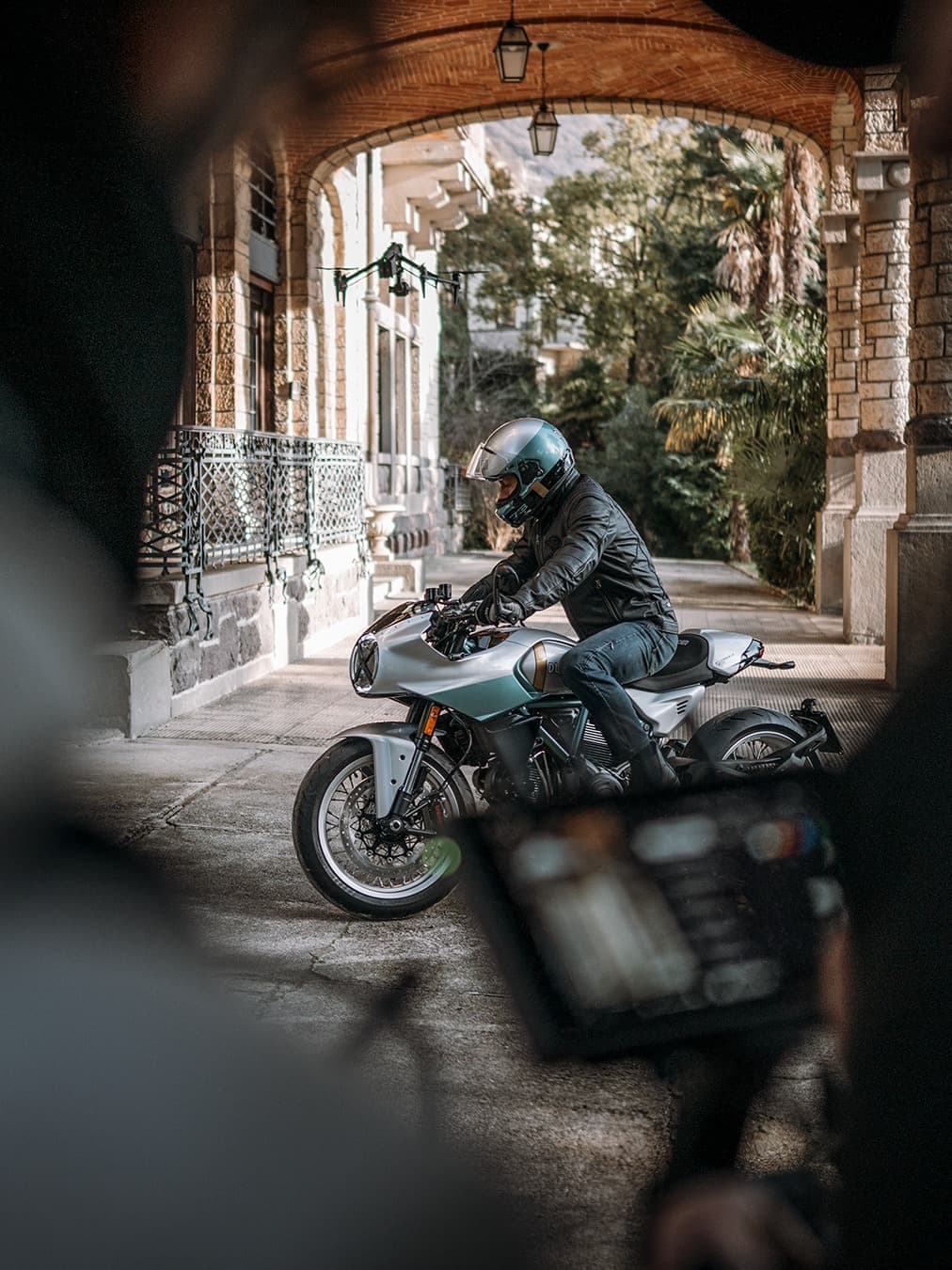 Ducati Formula 73 : L'Essence d'Imola dans un Café Racer Urbain