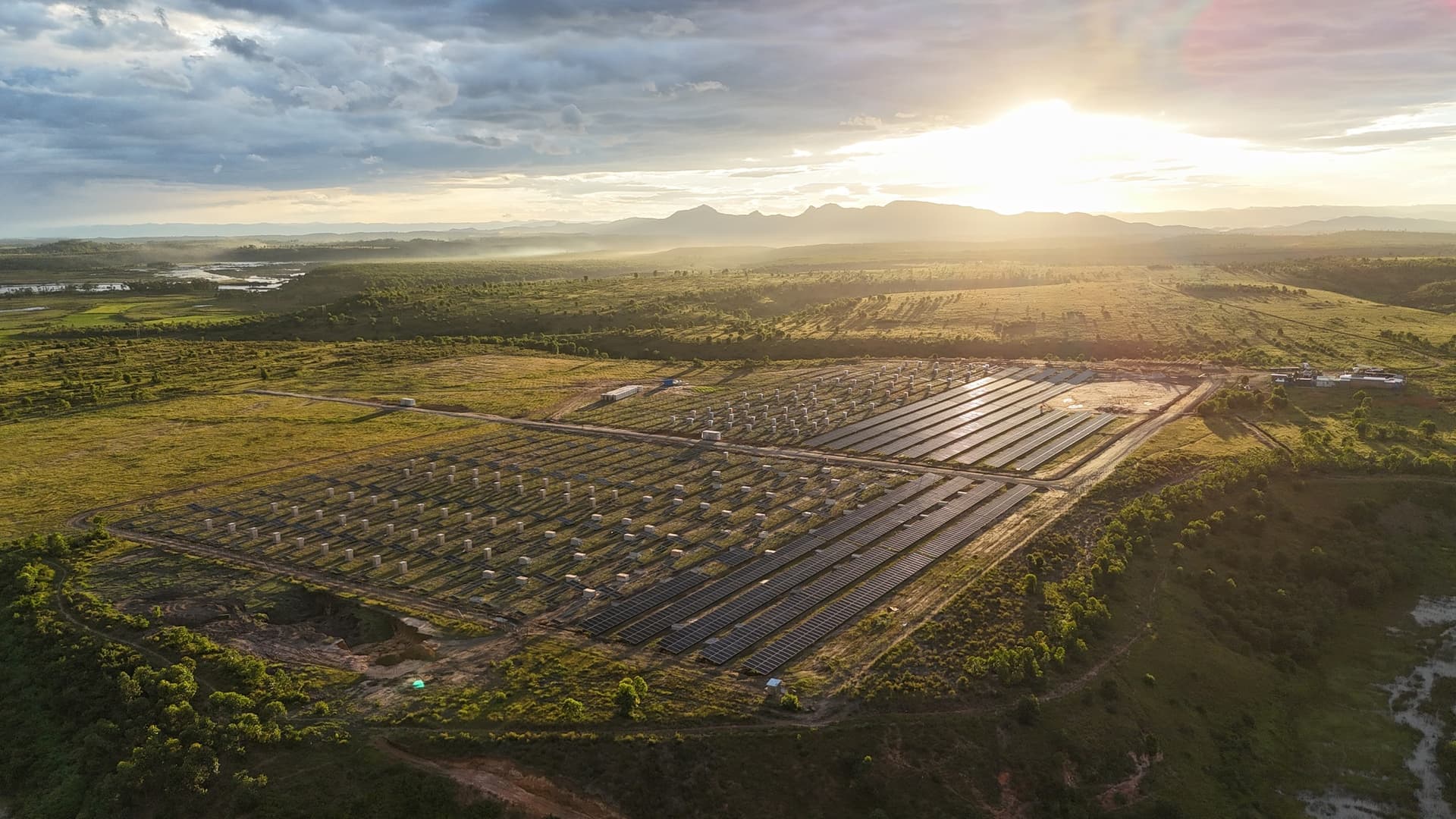 Just Ride actus/ Sur la RN2, quand le soleil recharge l’avenir : Moramanga, énergie propre et routes d’espoir