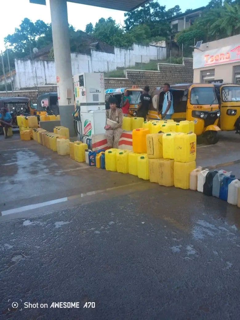 Just Ride Actus / CRISE DES HYDROCARBURES – L’État d’urgence énergétique décrété : 15 jours pour éviter la paralysie