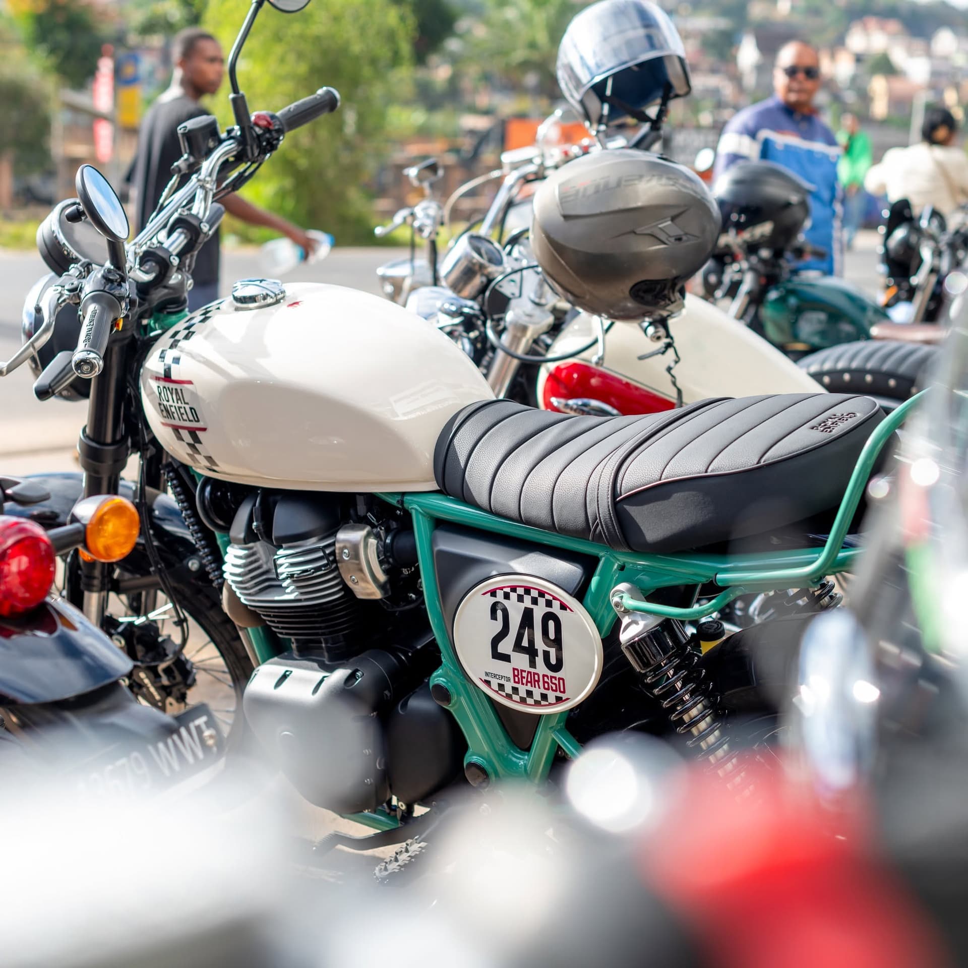 Royal Enfield Escapade en Forêt : La Bear 650 à l’épreuve des routes